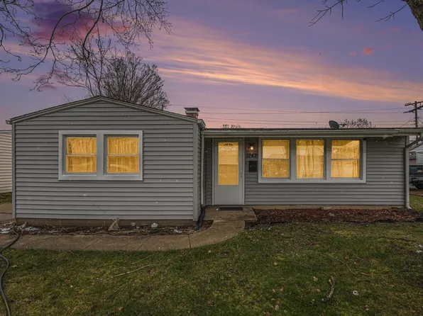 1242 Manchester Dr, South Bend, IN 46615