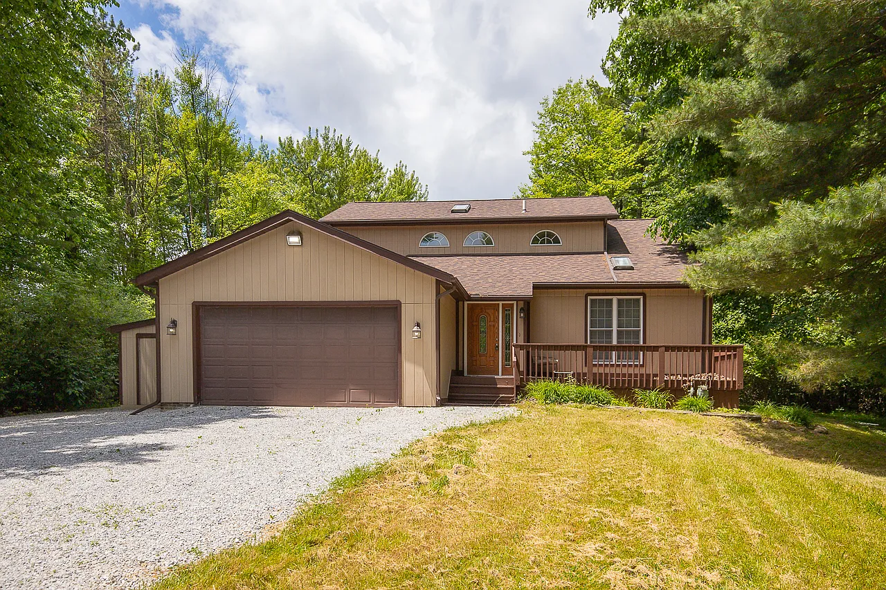 3 bed, 2.5 bath, 2462 sqft, $3,250 — Photo 1
