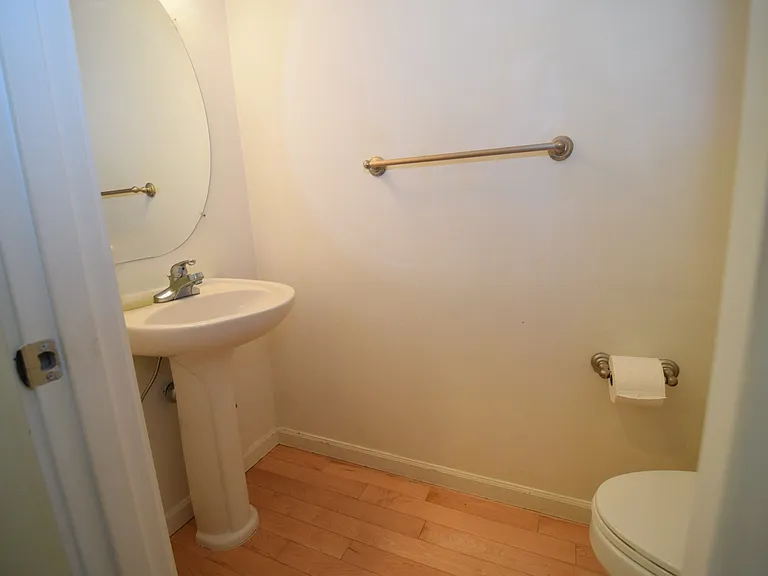 432 NE 57th Ave — Photo 12