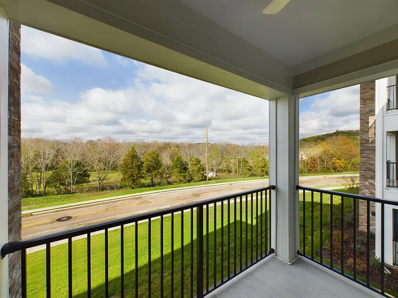 1 bed, 833 sqft, $1,499 — Photo 3