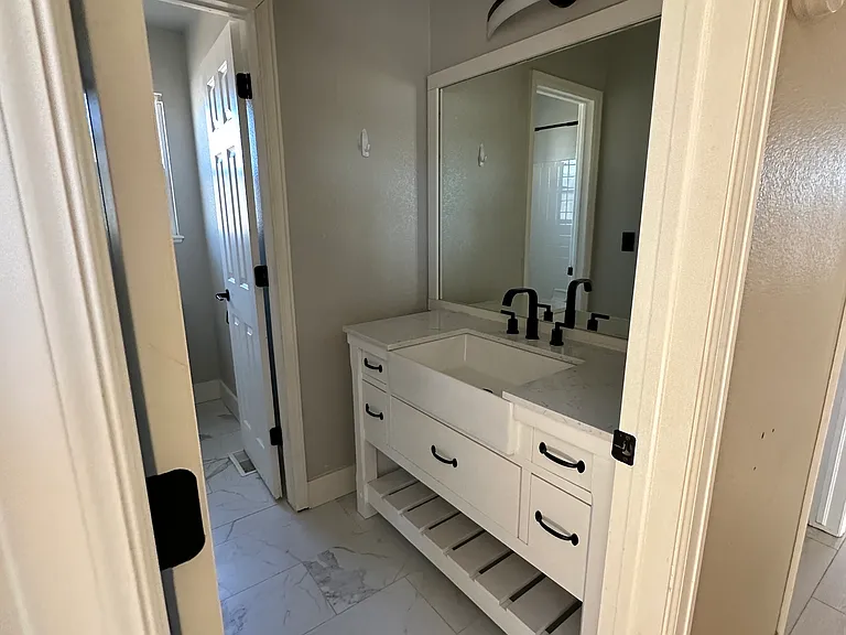 1110 Lords Hill Dr — Photo 5