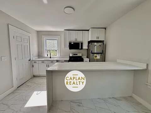 5 bed, 1152 sqft, $3,350 — Photo 2