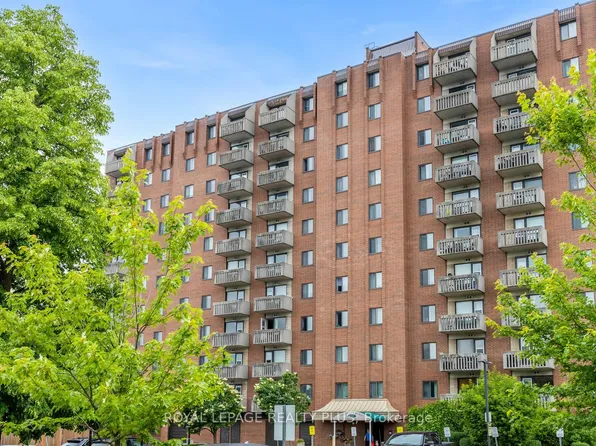 6720 Glen Erin Dr #1012, Mississauga, ON L5N 3K8