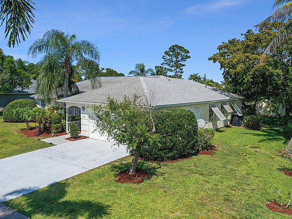 4th image of 527 NE Solida Cir