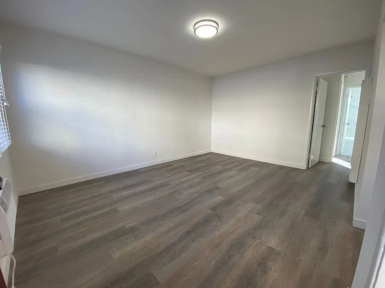 9128 National Blvd — Photo 11