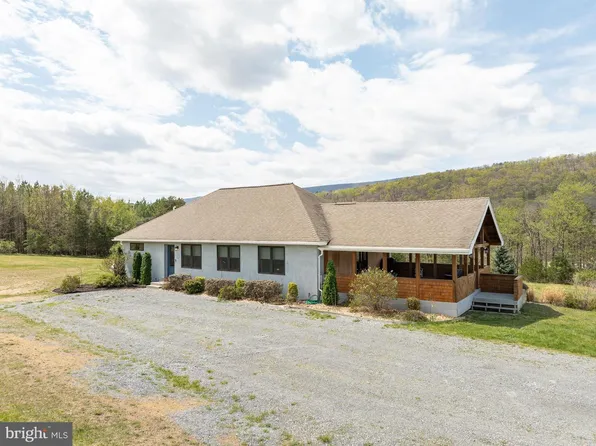 30 Clara Ln, Berkeley Springs, WV 25411