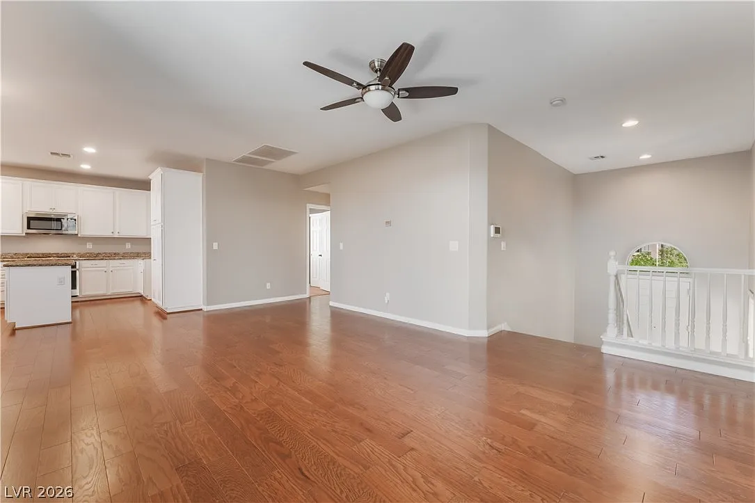 4 bed, 3.0 bath, 1882 sqft, $2,600 — Photo 4