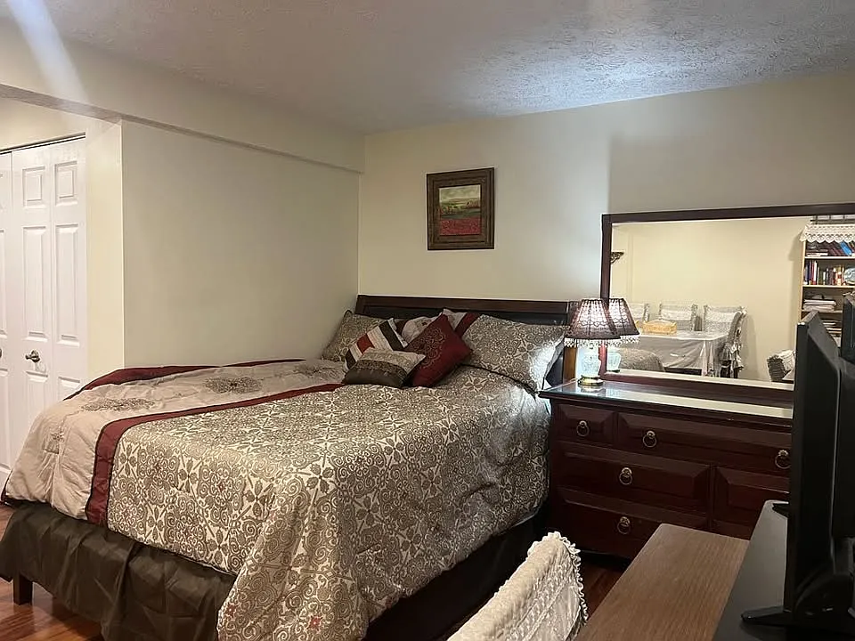 Studio, 1742 sqft, $1,450 — Photo 1