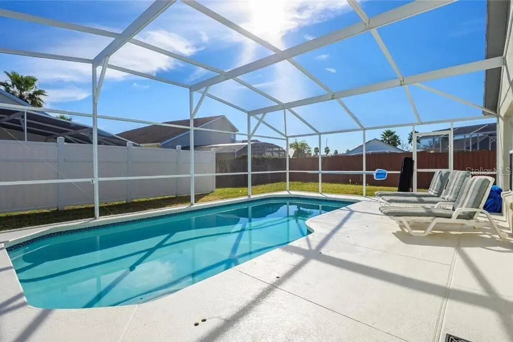 4 bed, 3.0 bath, 1929 sqft, $2,500 — Photo 3