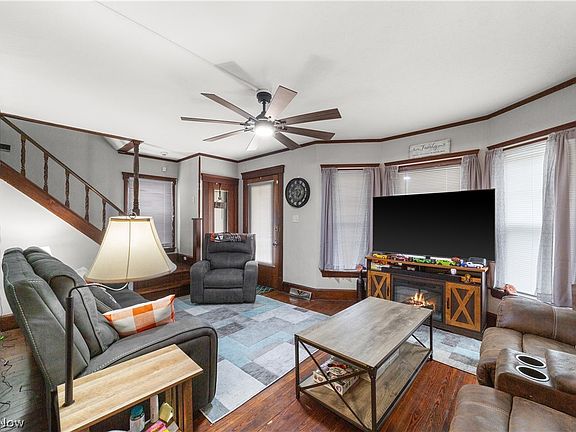 4th image of 205 Harvard Ave