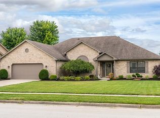 221 Old Carriage Dr, Englewood, OH