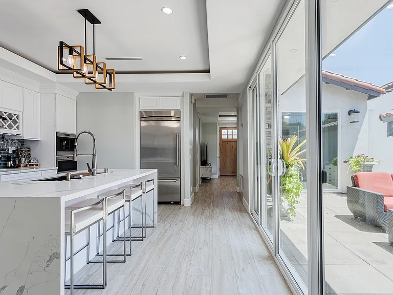 10068 Russell Ave — Photo 7