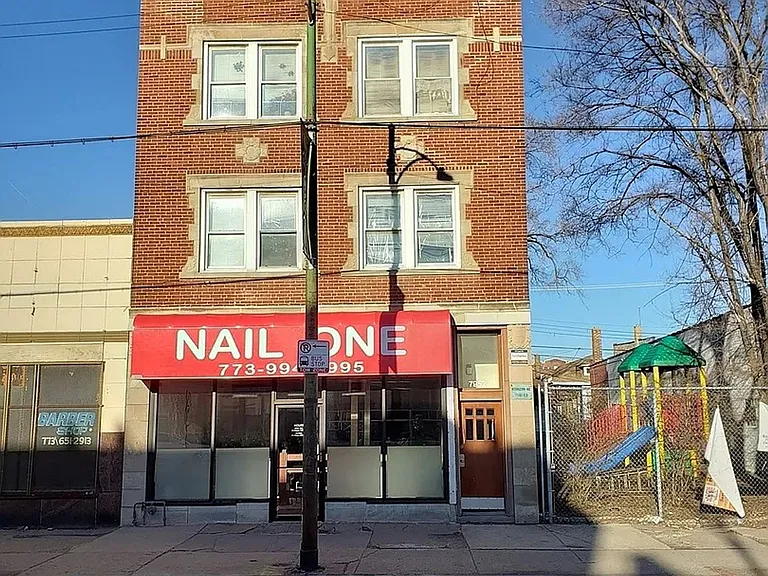 7952 S Ashland Ave — Photo 2