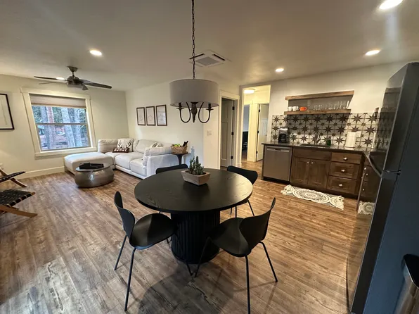 385 E Jefferson Ave, Sisters, OR 97759