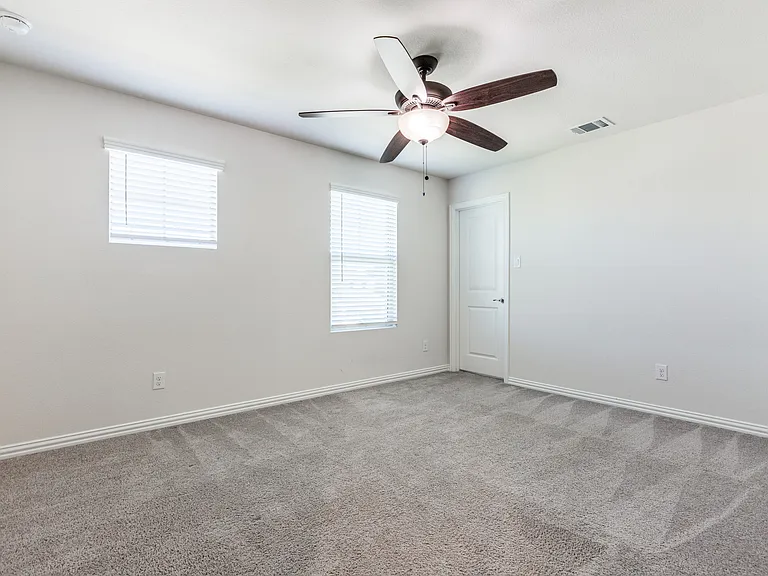 226 Stonebrook Trl — Photo 13