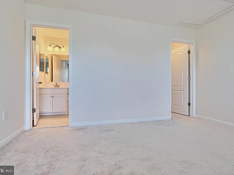 8016 Blue Stream Dr — Photo 26