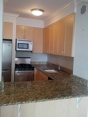 Rented by Stonehenge NYC LLC | media 135