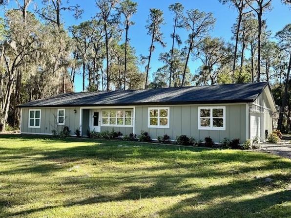 7374 Circle Dr, Lady Lake, FL 32159