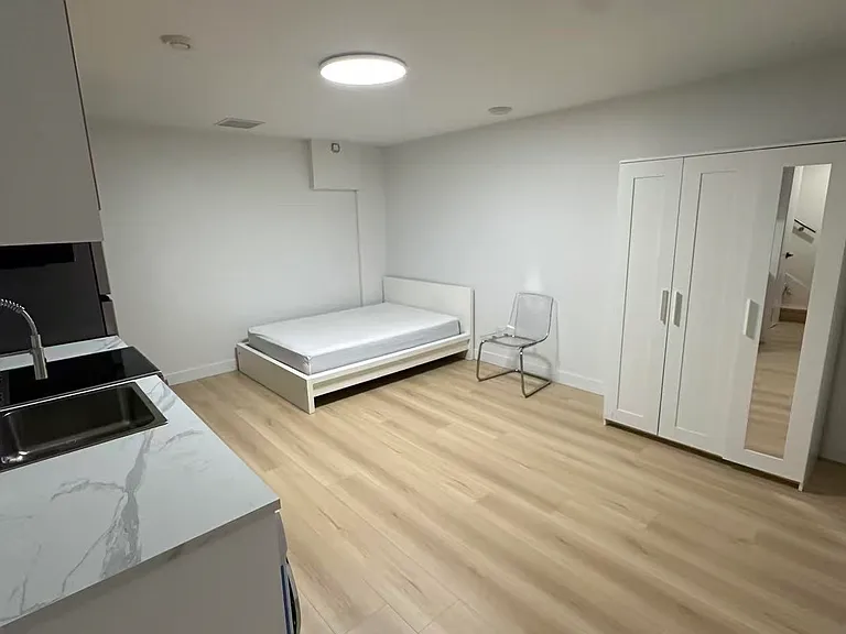 1536 Duthie Ave #3 — Photo 1