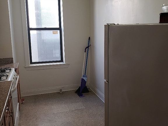 2nd image of 724 E 27th St APT 6G