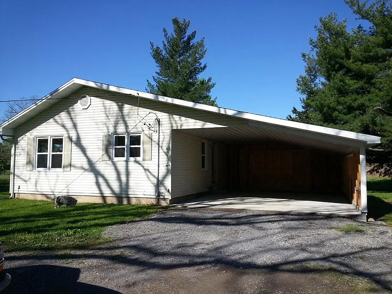 137 Goggin Ln — Photo 2