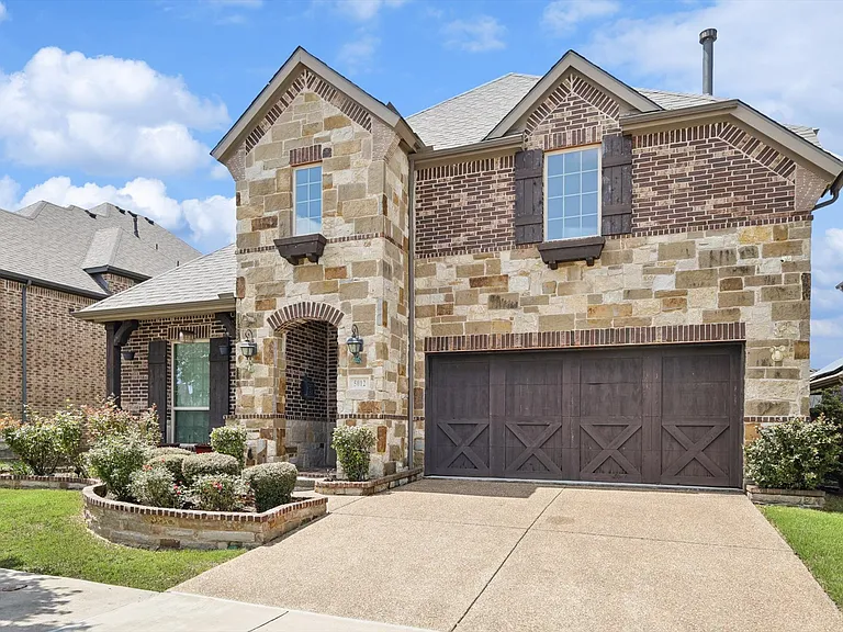 5012 Engleswood Trl — Photo 1