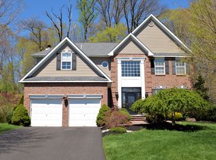 71 Cliveden Dr, Newtown, PA 18940