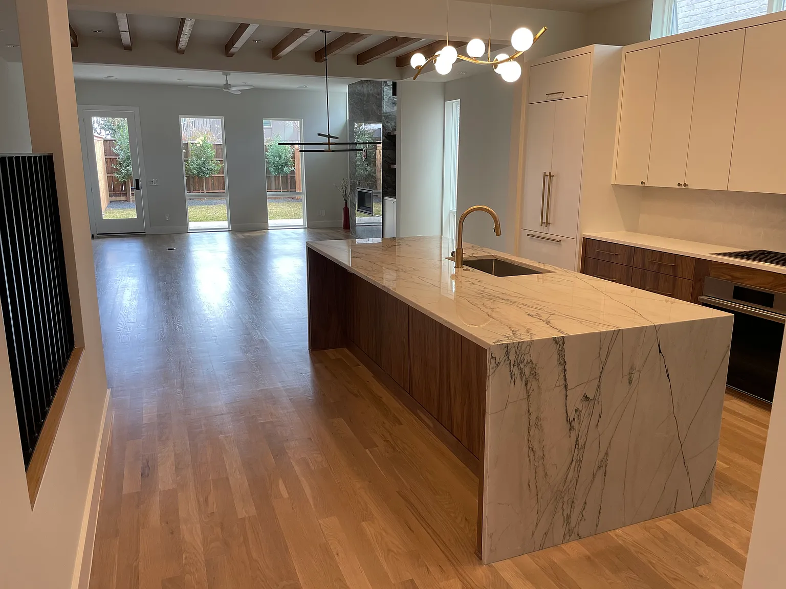 3 bed, 3.5 bath, 2830 sqft, $6,300 — Photo 3