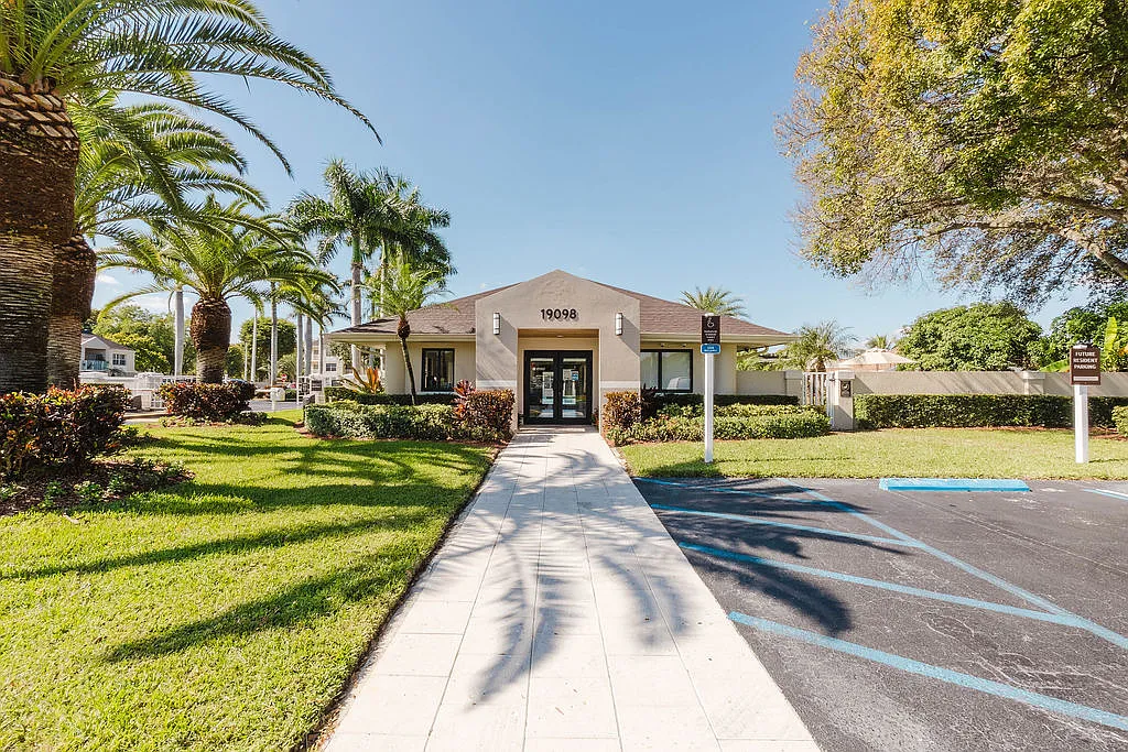 Legacy Palm Gardens — Photo 2