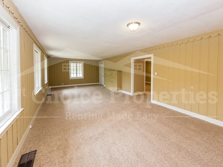 2117 3rd St NE — Photo 7