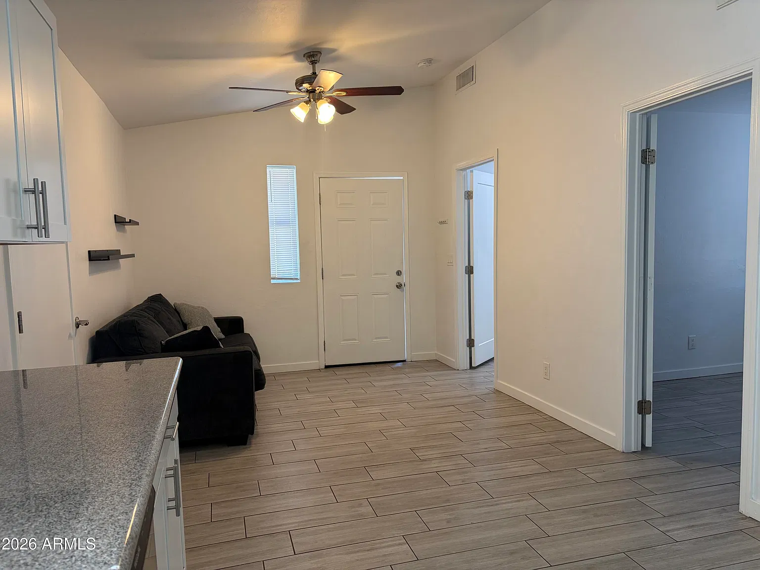 1 bed, 1.0 bath, 587 sqft, $1,300 — Photo 4