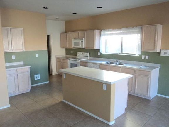 5th image of 2824 W Mineral Butte Dr