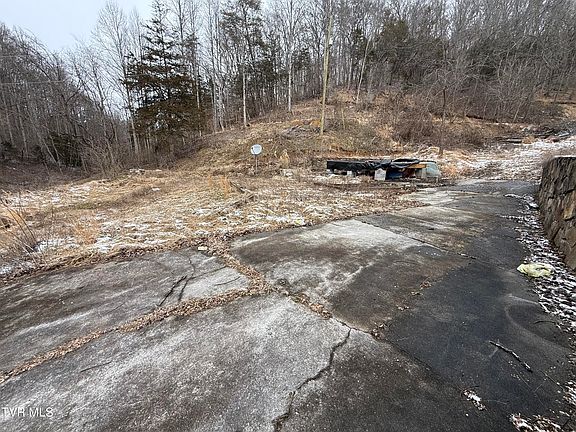 5th image of 29188 Chestnut Ridge Rd