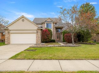 51336 Pinewood Dr, Macomb, MI 48042