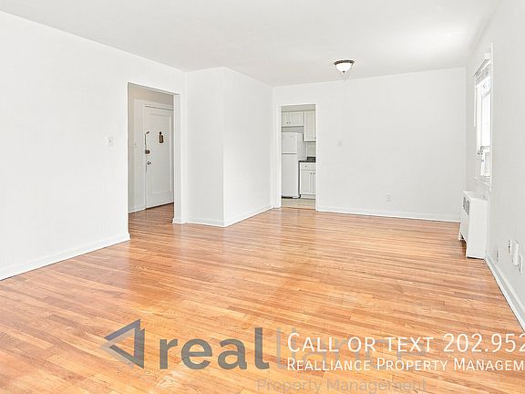 5th image of 2221 Washington Ave APT 202
