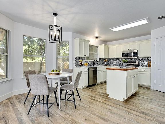3rd image of 4229 Columbine Dr