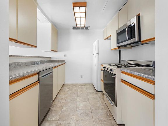 2nd image of 607 N Rossmore Ave #203