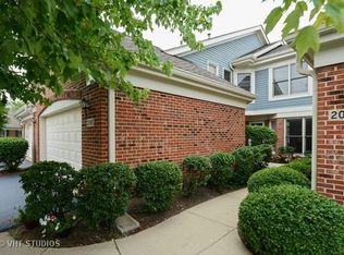 2065 Charter Point Dr, Arlington Heights, IL 60004