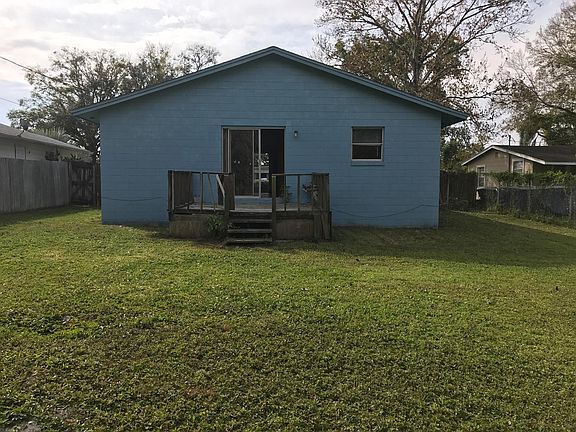 3rd image of 2207 Drake Dr