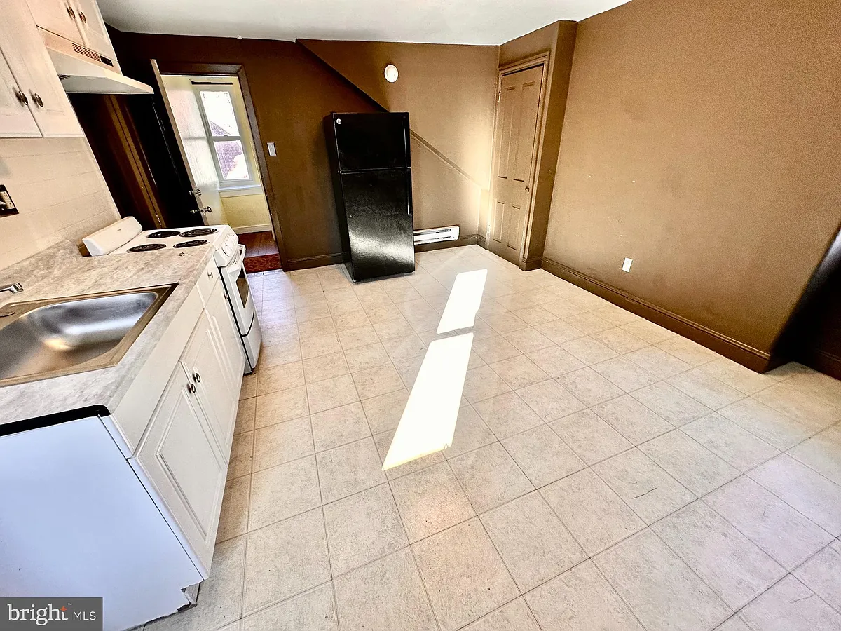 Building Photo - 246 W Harvey St #3F