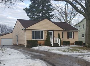 1372 Churchill Rd, Lyndhurst, OH 44124