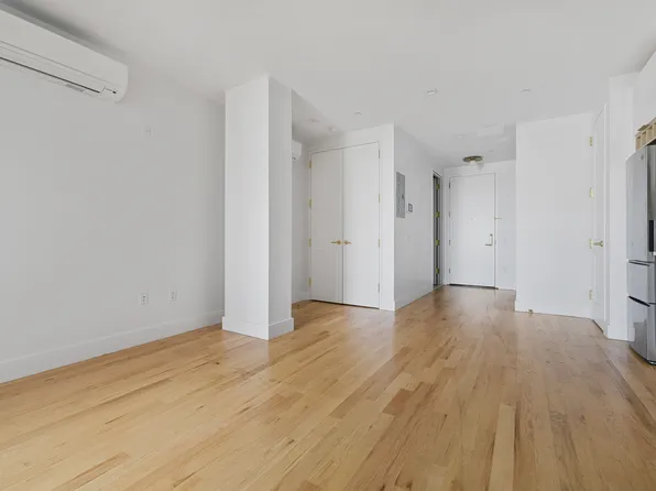 150 Eagle Street image 2 of 18