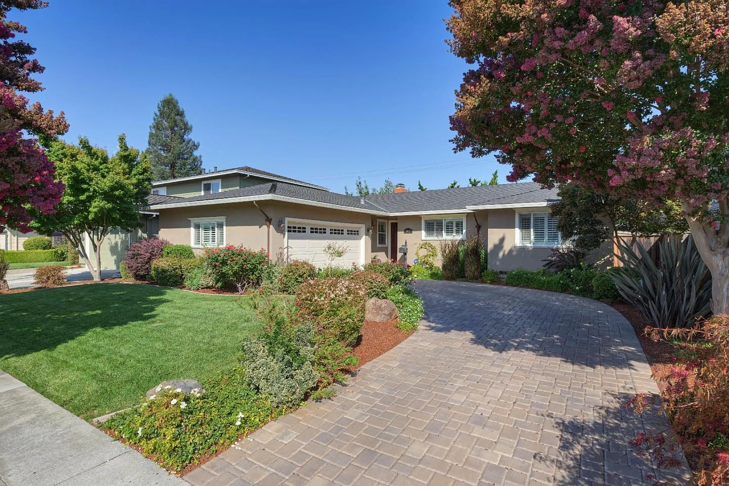 1825 Comstock Ln photo 1