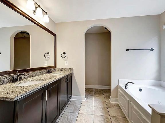 5th image of 5460 Park Side Cir