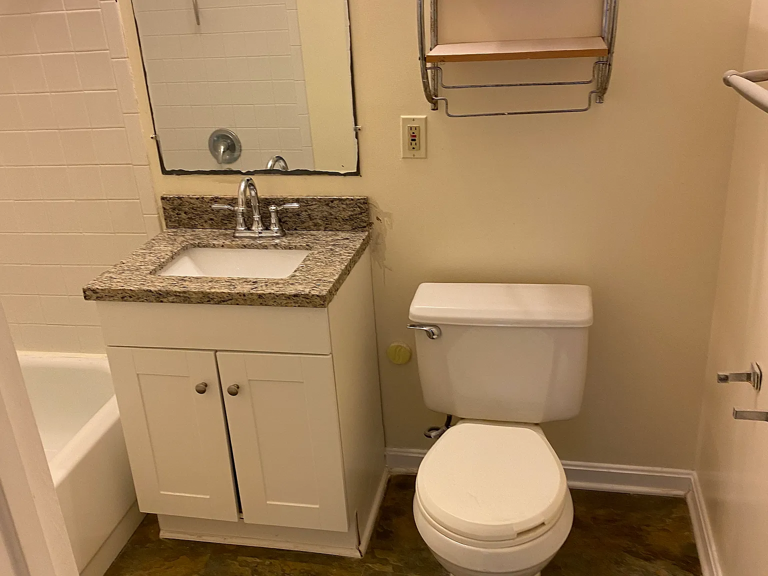 2 bed, 939 sqft, $1,775 — Photo 1