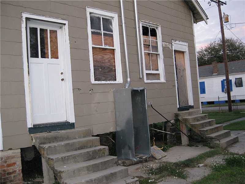 2nd image of 5720 Dauphine St