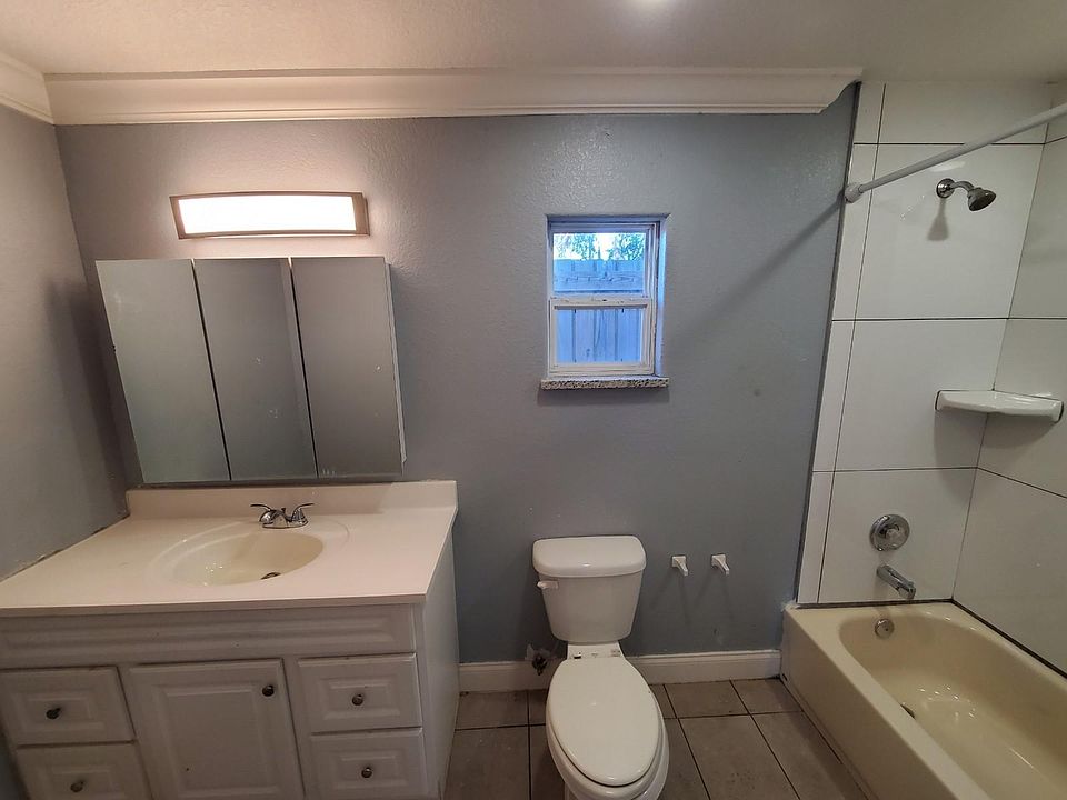 2nd image of 119 Poplar Ave