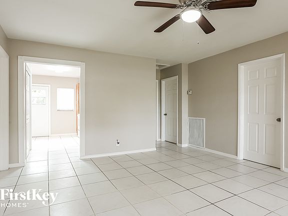 4th image of 5372 NE 5th Ave