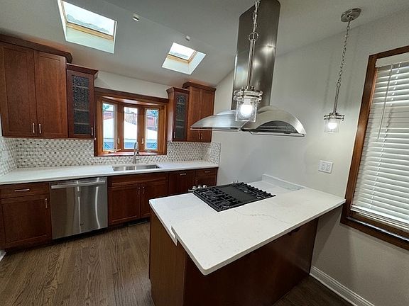 4th image of 826 S Grove Ave