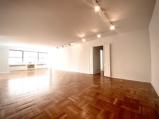 Rented by R New York | media 4